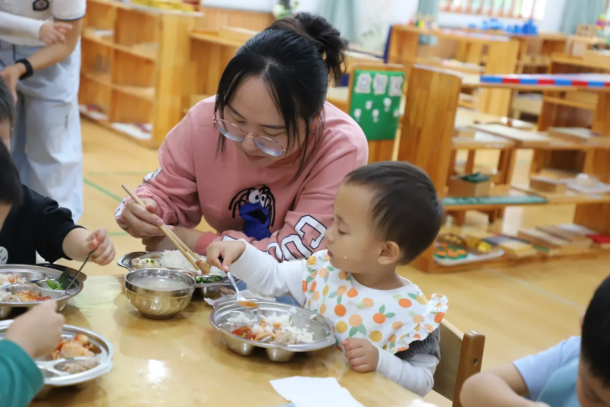 家长陪餐实景记录